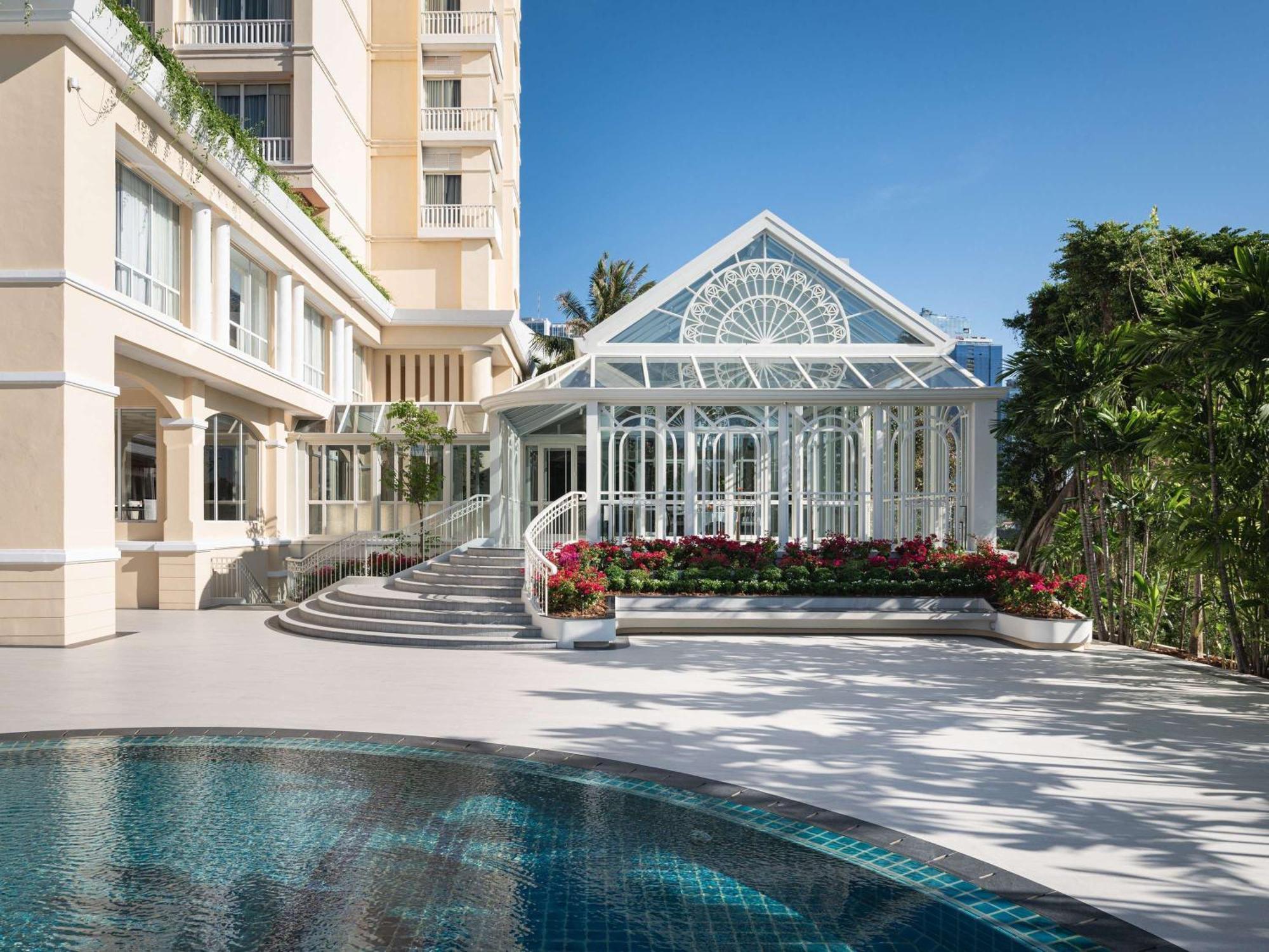 Sofitel Phokeethra Khách sạn 5*