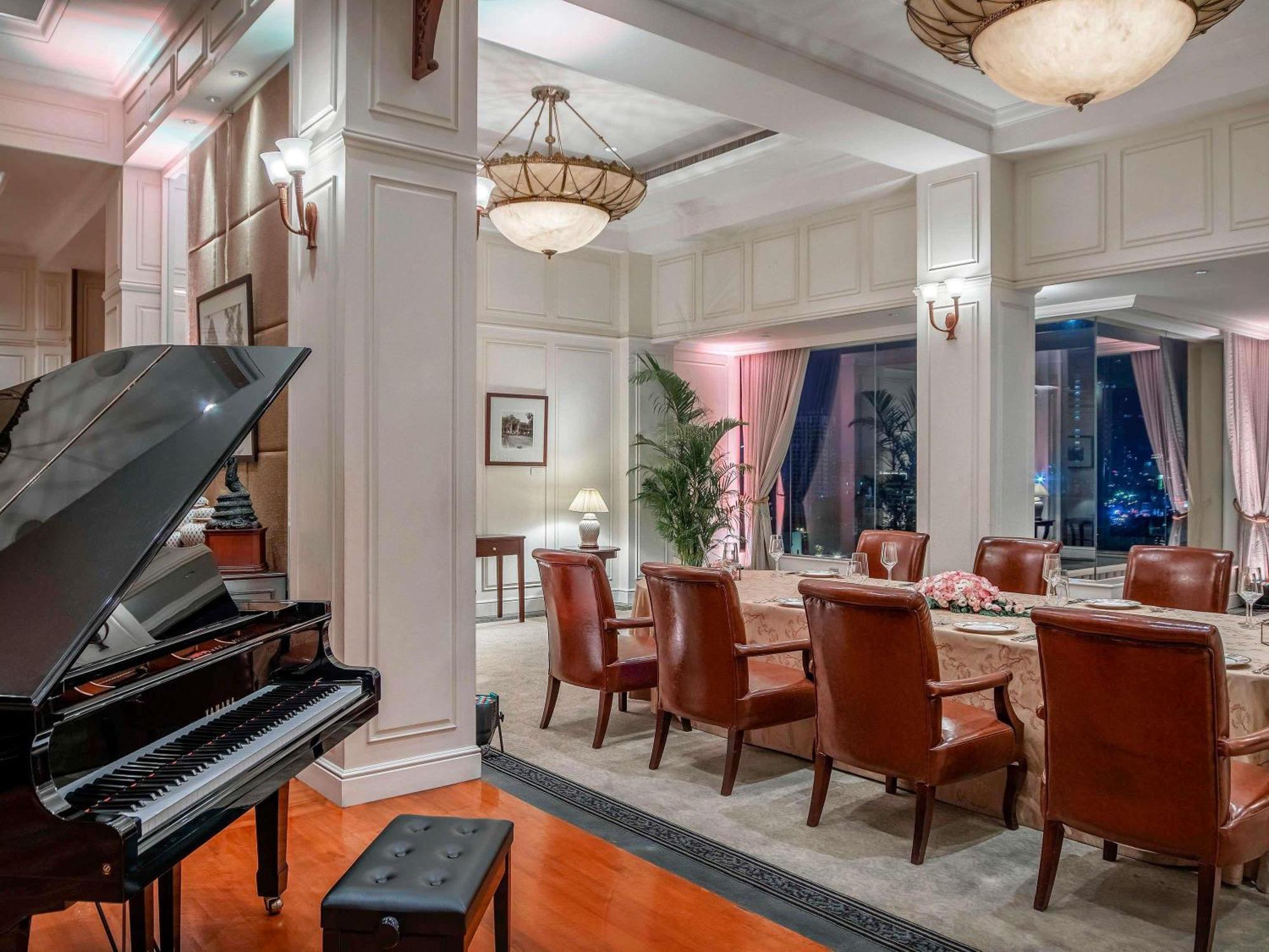 Sofitel Phokeethra Khách sạn 5*